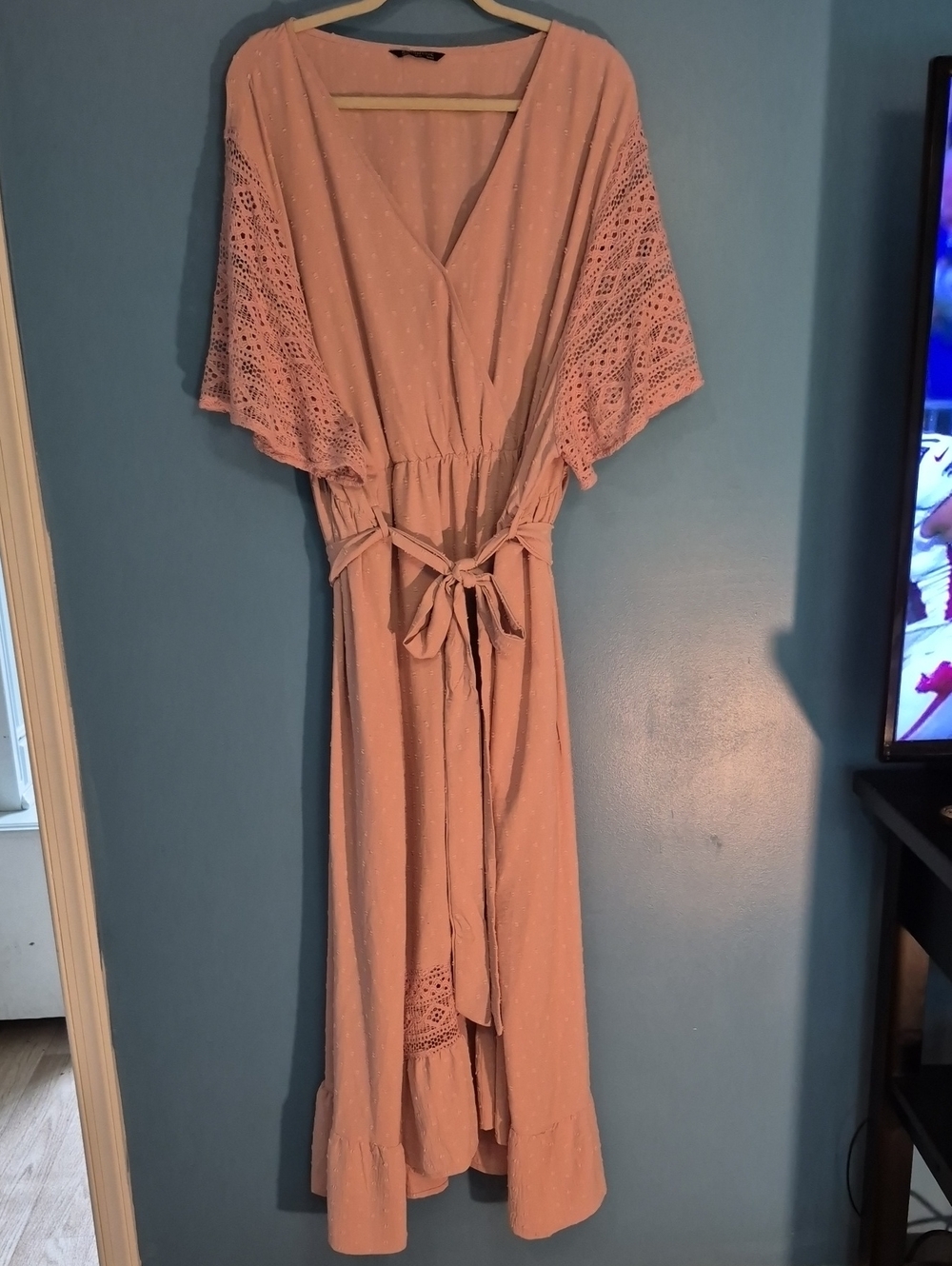 BloomChic Blush Pink Crochet-Sleeve Maxi Dress